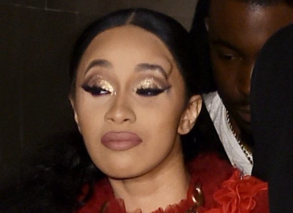 Knot Cool Cardi B Attacks Nicki Minaj And Rah Ali At Ny Fashion Event Suffers Knot Over Left