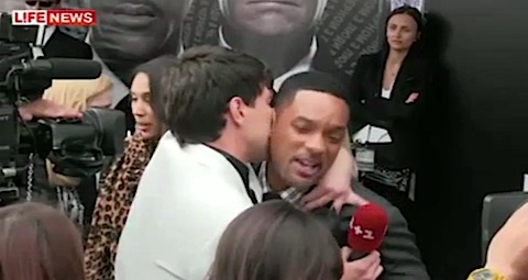 Will Smith Pushes and Then Backhand Slaps A Reporter Who Tries to Kiss Him!
