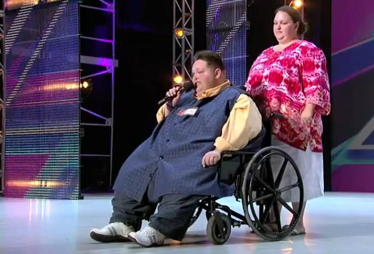 Super Fat Wheelchair Bound Minister Freddie Combs wow’s Simon Cowell on the X-Factor