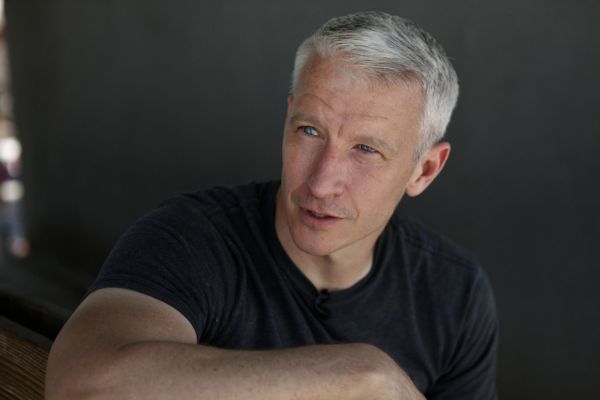 Anderson-Cooper-Leaves-Egypt-2