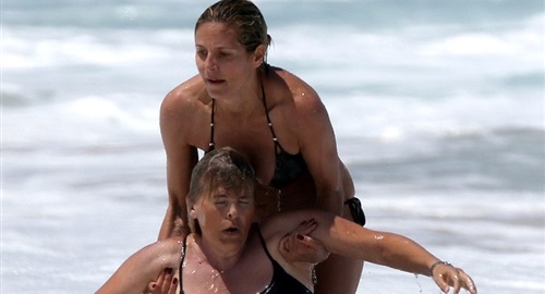 Heidi Klum ssaving lady from drowning