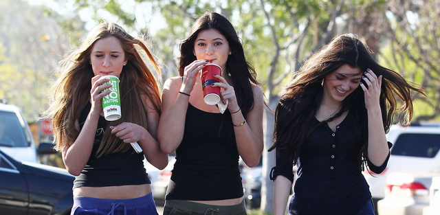 Kendall And Kylie Jenner Make $100,000 By Doing Nothing