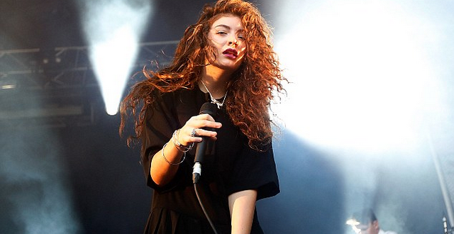 Lorde Finds Photoshopped Picture Of Herself, Points Out Flaws On Twitter