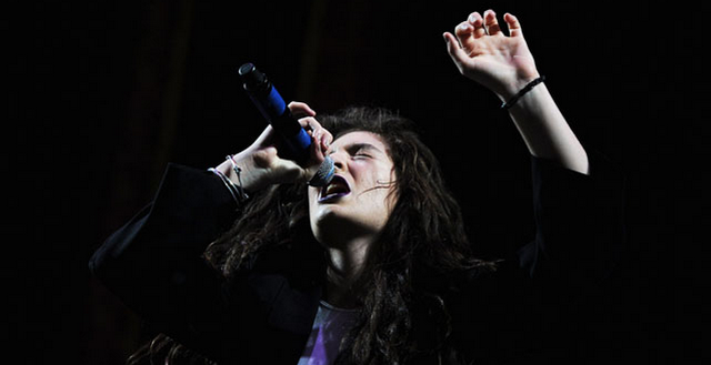 Lorde Calls Out Stalker/Paparazzo On Twitter, Claims She Is Afraid Of Him!