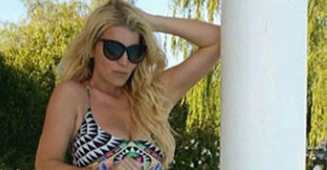 Jessica Simpson Shows Off Weight Loss With Sexy Swimsuit Photo!
