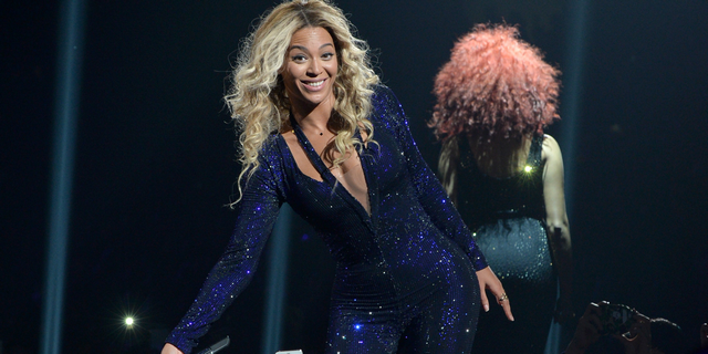 Beyonce Posts Another Make-Up Free Photo, Haters Still Claiming Photoshop