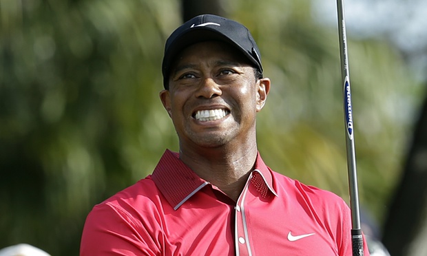 Tiger-Woods-winces-during-014 – 26FEB2016