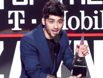 Zayn Malik Throws Some Shade At One Direction During AMAs Speech, Then Has Awkward Hello With Niall Horan (VIDEO)