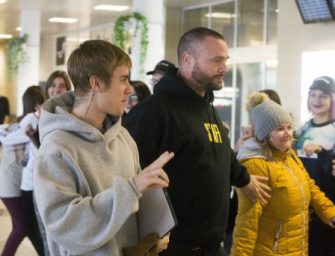 Luckiest Girls Ever!? Justin Bieber Used A Social Media Ad to Invite Six Girls To His Hotel Suite in Prague!  Guess How Many Responses He Received ?