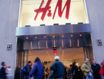 An H&M Store In NYC Shuts Down After Employee Leaks Photos Of Bugs Crawling Over Hoodies