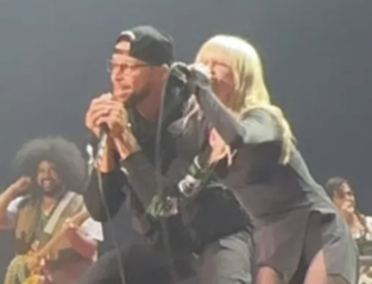 Steph Curry Sings His Heart Out While Onstage With Paramore… DUDE WAS INTO IT!
