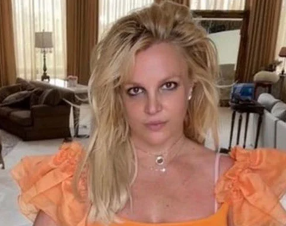 Britney Spears Gets Weird Again On Instagram, Posts Bizarre Naked Message From Bed