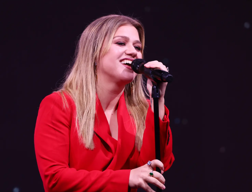 Kelly Clarkson’s Ex-Husband Ordered To Pay Her Over $2 Million After Charging Her Too Much As Her Manager